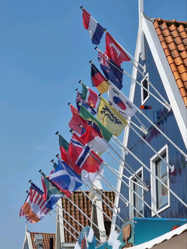 Volendam Vibes: Boats, Breezes, and Bright Houses