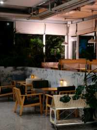 A hidden gem in Zaozhuang with live music & private spaces 