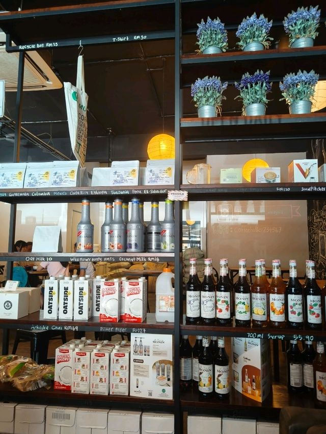 Budget Bliss at Coffeeholic Desaru: Cozy, Tasty & Chill!