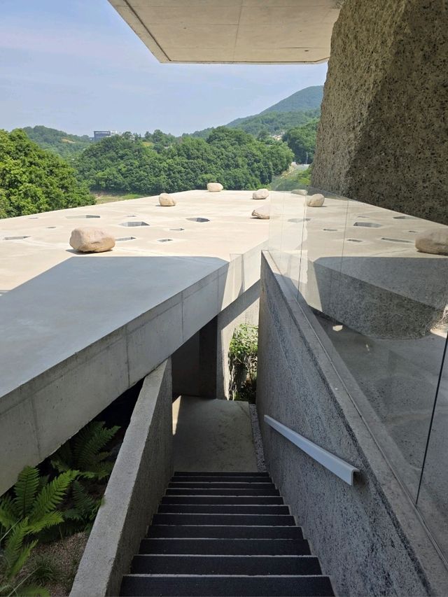 건축상 받은 노출콘크리트 카페 가이드