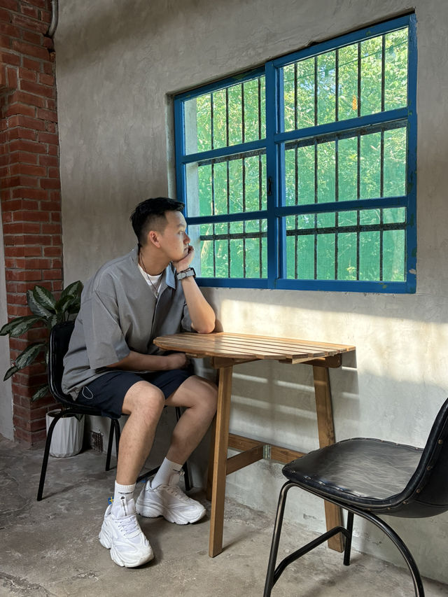 《小溪邊咖啡》藏在懷舊風景裡的清爽一杯