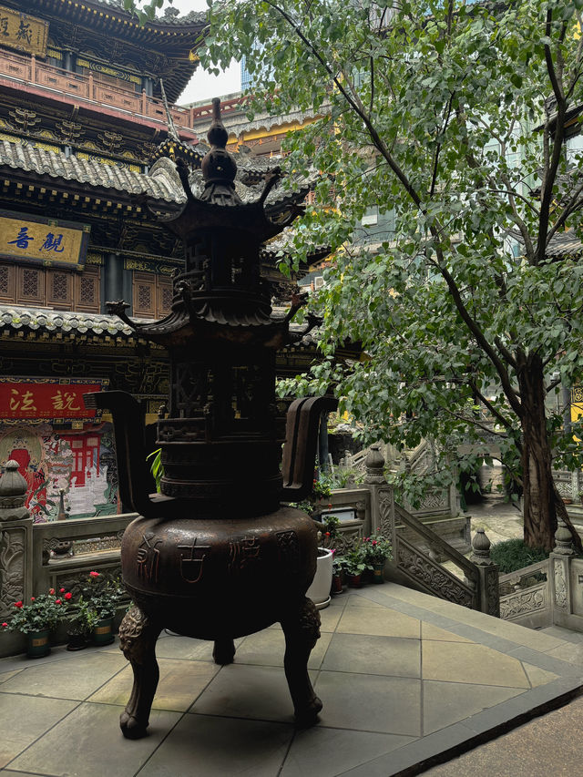 Luohan Temple วัดโบราณ ใจกลางเมืองฉงชิ่ง Luohan Temple วัดโบราณ ใจกลางเมืองฉงชิ่ง