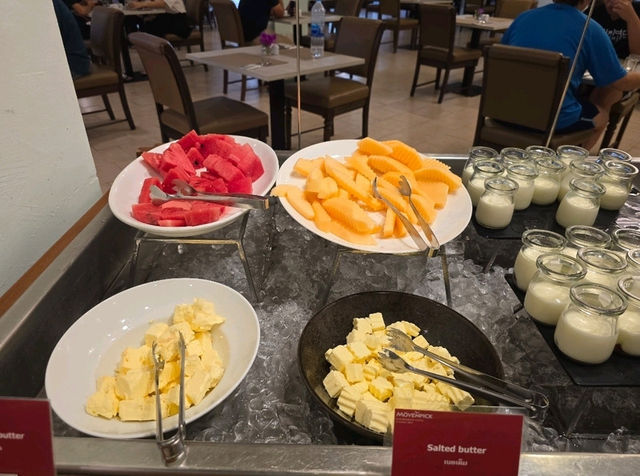 รับความสดชื่นของวันใหม่กับ Movenpick Suriwongse