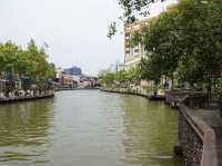 🌊 Malacca River Walk – Two Worlds in One Stroll 