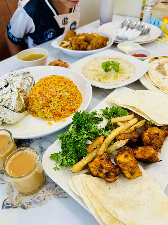 Middle eastern taste makes you addicted! 🍛🌯