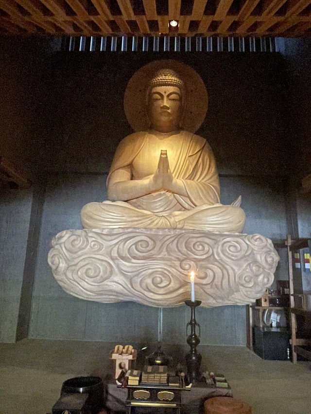 【池袋】 空中に浮遊する大仏！！都会に鎮座する近代的なお寺