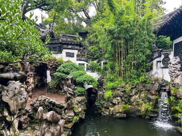 Yu Garden, Calm Corners and Classic China Feels 