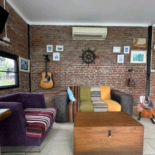Chalee & Hot Chocolate: A Hidden Hipster Café in the Fields