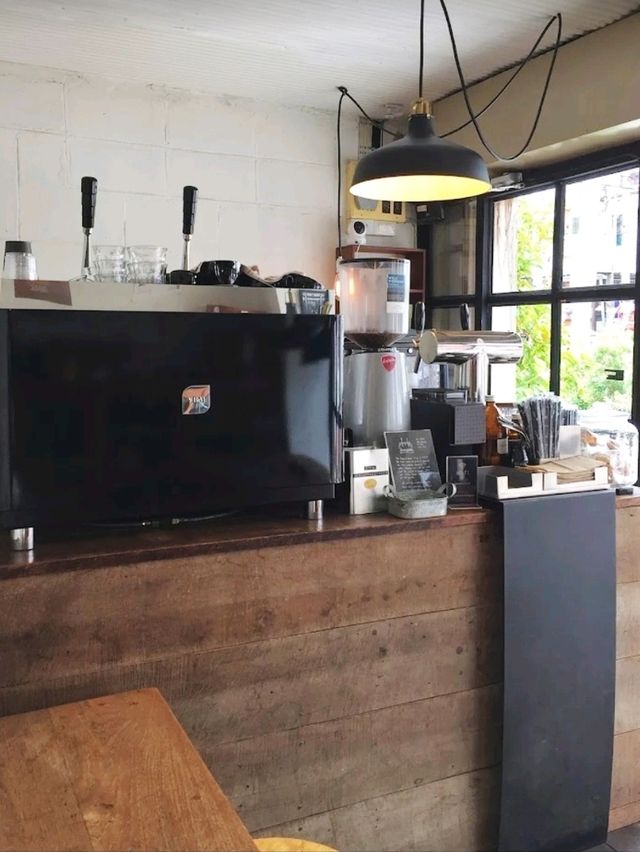 Graph Cafe คาเฟ่สไตล์ลอฟท์ใจกลางเมืองเชียงใหม่