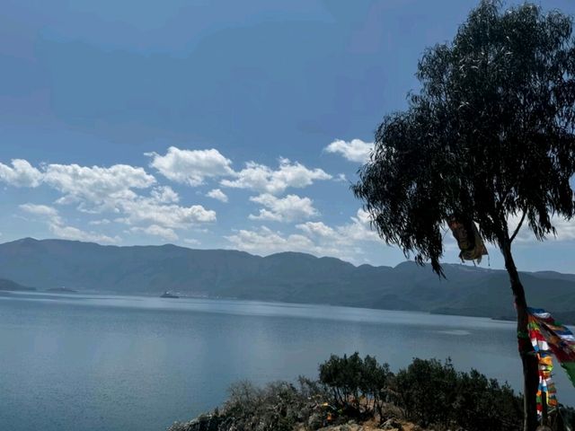 Lugu Lake – The Fairyland of Yunnan & Sichuan