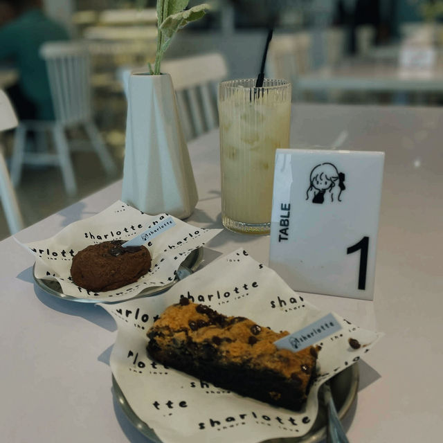 Sharlotte Cafe in Batam