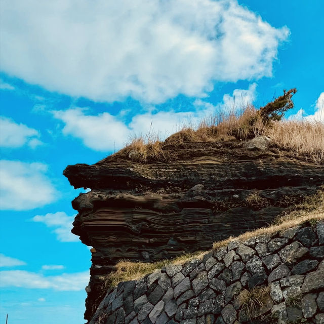 🌋🌊 *Suwolbong Peak (수월봉): Jeju’s Volcanic Cliff of Dreams* 🚶‍♂️✨