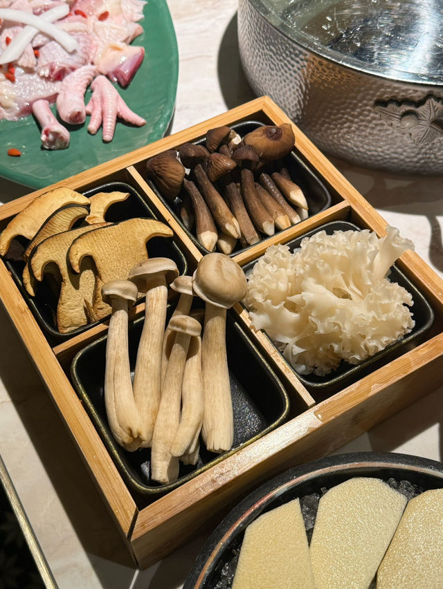 不加一滴水，四個椰子一鍋湯