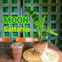 คาเฟ่สีเขียววิวทะเล