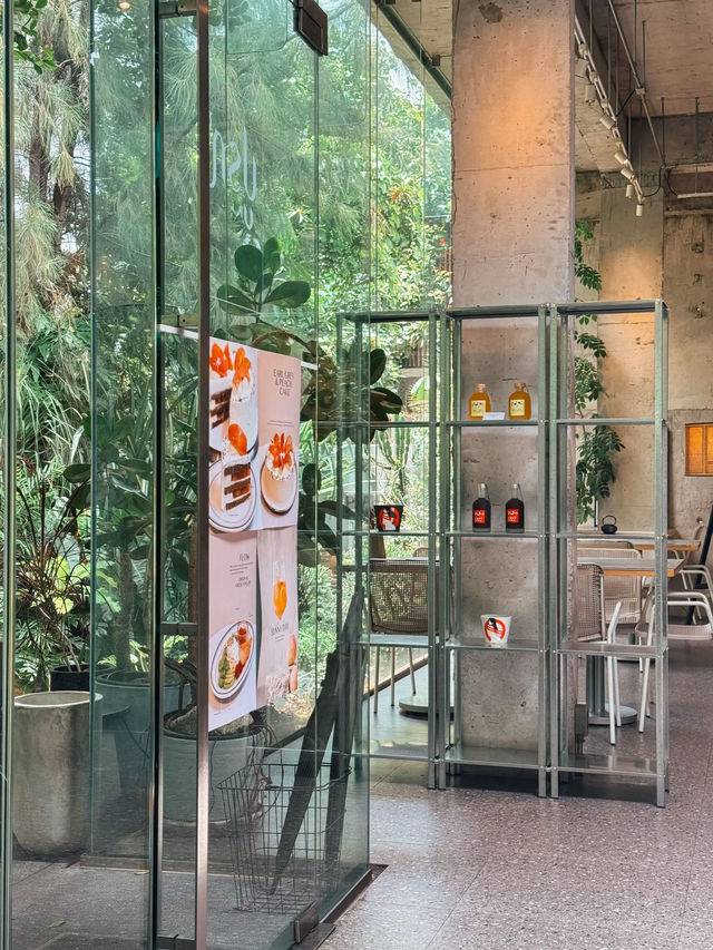 ปูรณ์ •Poon cafe, Bangsaen ปูรณ์ •Poon cafe, Bangsaen