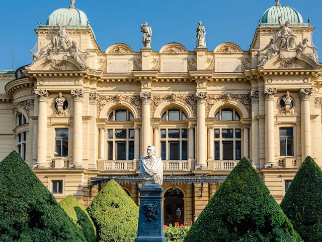 【宮殿のような劇場で芸術に浸る】スウォヴァツキ劇場🎭🏰