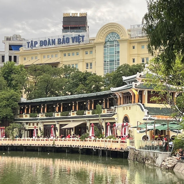 🐢✨ Hoàn Kiếm Lake – หัวใจของฮานอย 