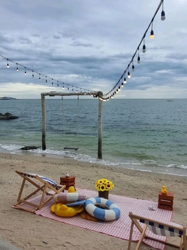 Bluefin Beach Bar & Restaurant ร้านรอบเขาสามมุก