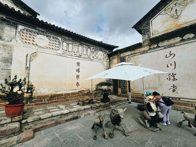 Craftsmanship at the Woodcarving Experience Center, Shaxizhen