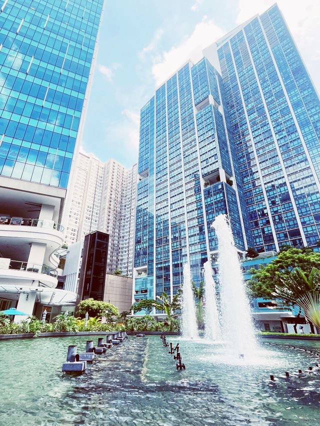 🏙️ Uptown Mall Manila: Where Futuristic Architecture Meets Tropical Urban Chic! 🌴