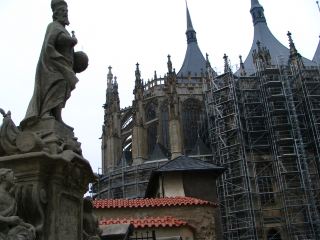 💀 走進庫特納霍拉的塞德萊茨人骨教堂（人骨教堂）的恐怖魔力！