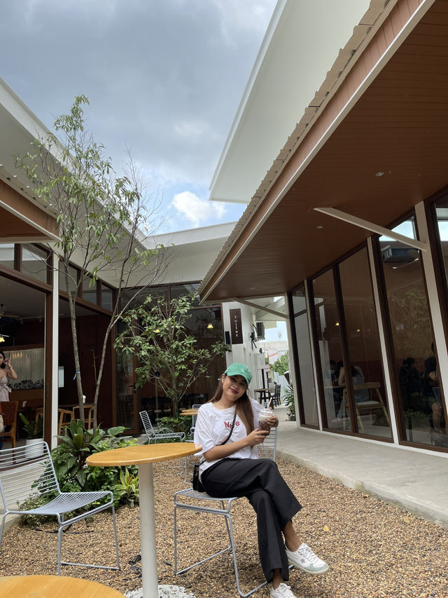 🌿 Locals Hatyai – cafe 🍵 