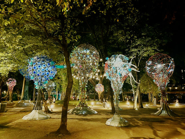 🎄 Ayala Triangle Gardens｜馬尼拉最夢幻的聖誕燈海