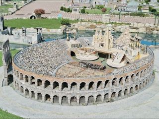 작은 경이로움과 대륙의 속삭임