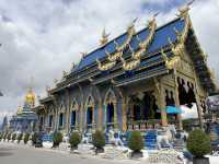 💙【清萊最夢幻藍色系】藍廟 Wat Rong Suea Ten —— 像走進一幅藍色的夢