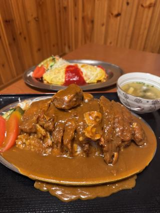 [ซากะ] ร้านอาหารที่เสิร์ฟอาหารปริมาณมากสำหรับคนรักแกงกะหรี่คัตสึทุกคน!