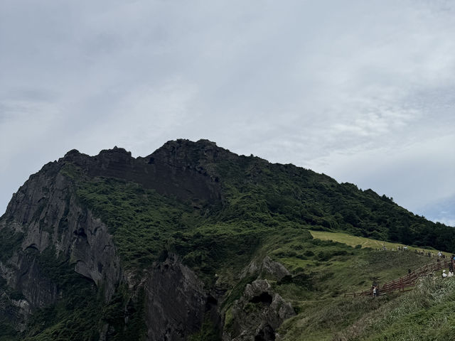 Mesmerizing Hiking Views You Won’t Forget 😍🌄