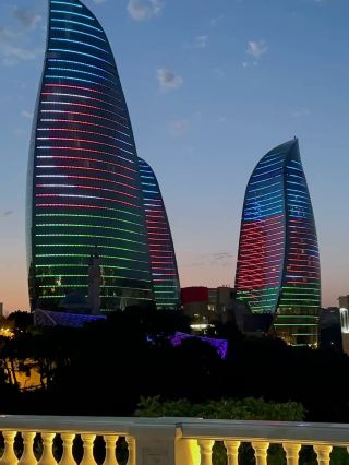 Celebrating Life Azeri Style Around the Boulevard in Baku 💙🥳