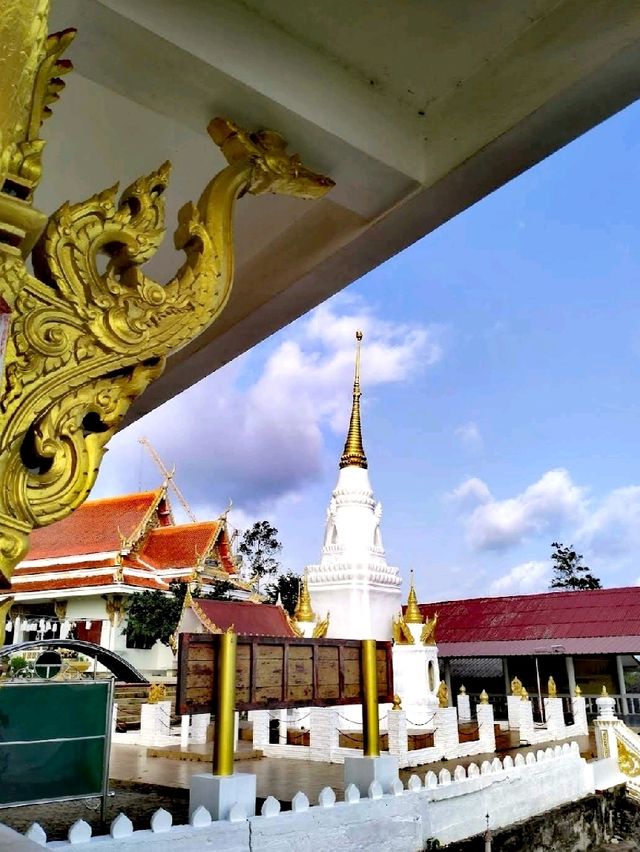 Amazing Chedi Wat Khao Hua Chuk Amazing Chedi Wat Khao Hua Chuk