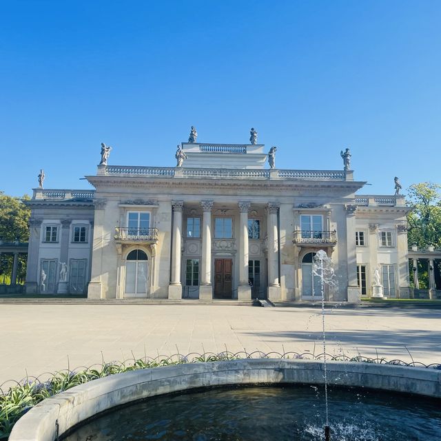 【ポーランド🇵🇱/ワジェンキ宮殿と美しい庭園】