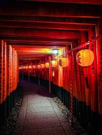 후시미 이나리 사원: 매혹적인 빨간 도리이 ⛩️ 
