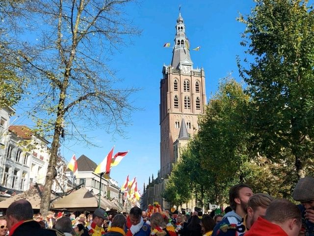 เที่ยวฤดูใบไม้เปลี่ยนสีที่ Den Bosch