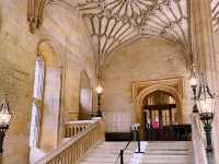 Christ Church College: The Crown Jewel of Oxford! 🏰