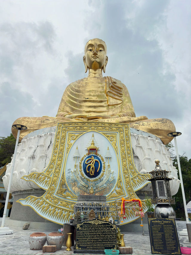 Stunning temple in Phrachuap Khiri Khan