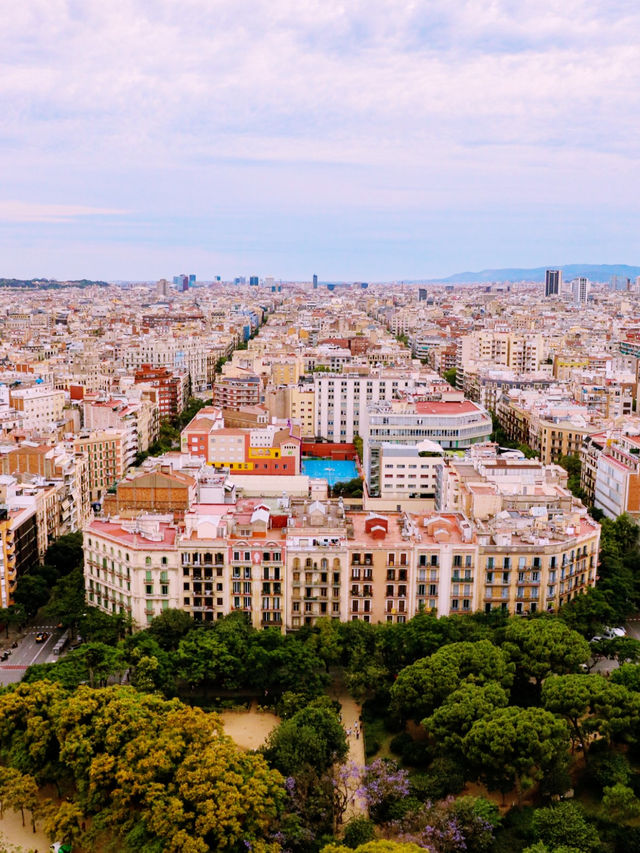 🎒✨ Backpacker Essentials for Barcelona — Explore Smart, Spend Less!
