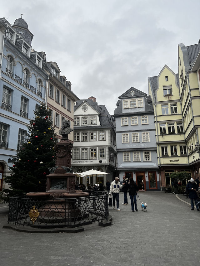 From medieval roots to modern marvels, Frankfurt is a city of contrasts ✨🇩🇪 