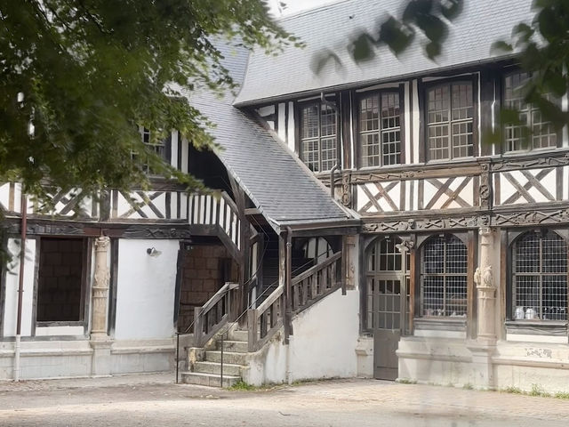 From ossuary to school - history of one french cemetery 