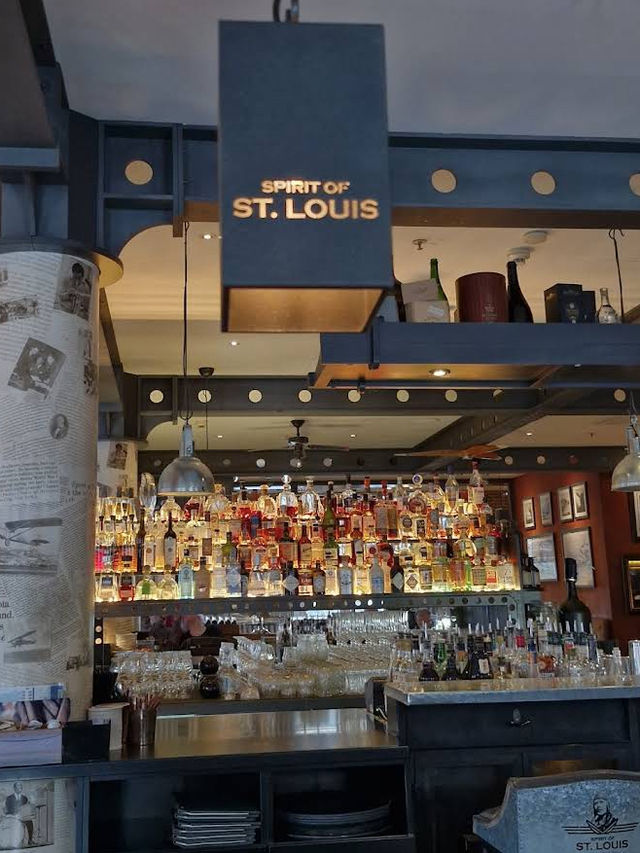Spirit of St. Louisบาร์ที่พาเราย้อนเวลาแบบมีสไตล์ Spirit of St. Louisบาร์ที่พาเราย้อนเวลาแบบมีสไตล์