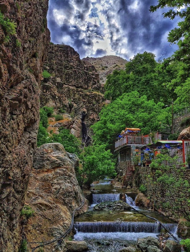 🍁 Darband – Tehran’s Autumn Mountain Escape 🌿