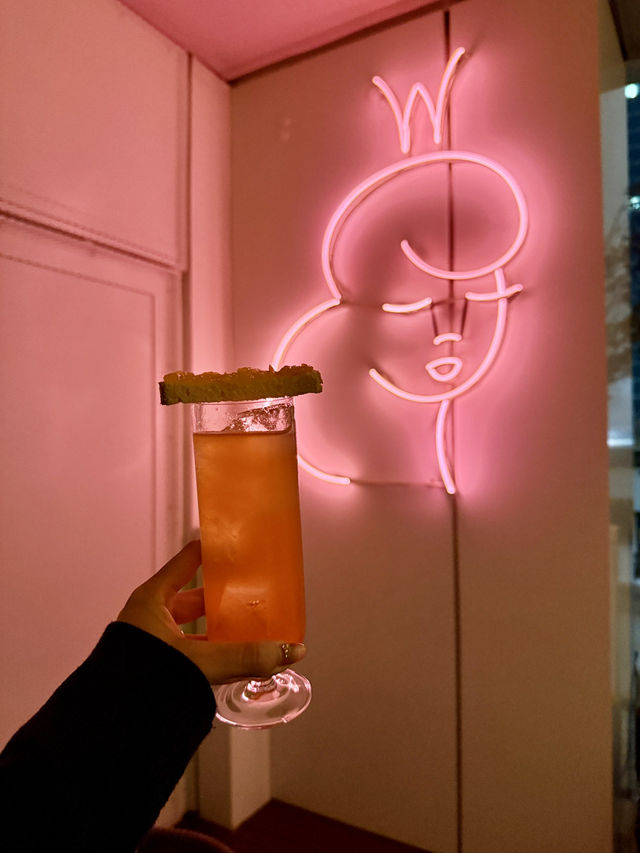 Chic Cocktails and Dreamy Lighting at Loreta Chic Cocktails and Dreamy Lighting at Loreta