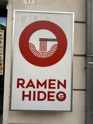 フェラーラ旧市街のアニメテーマのラーメン店。