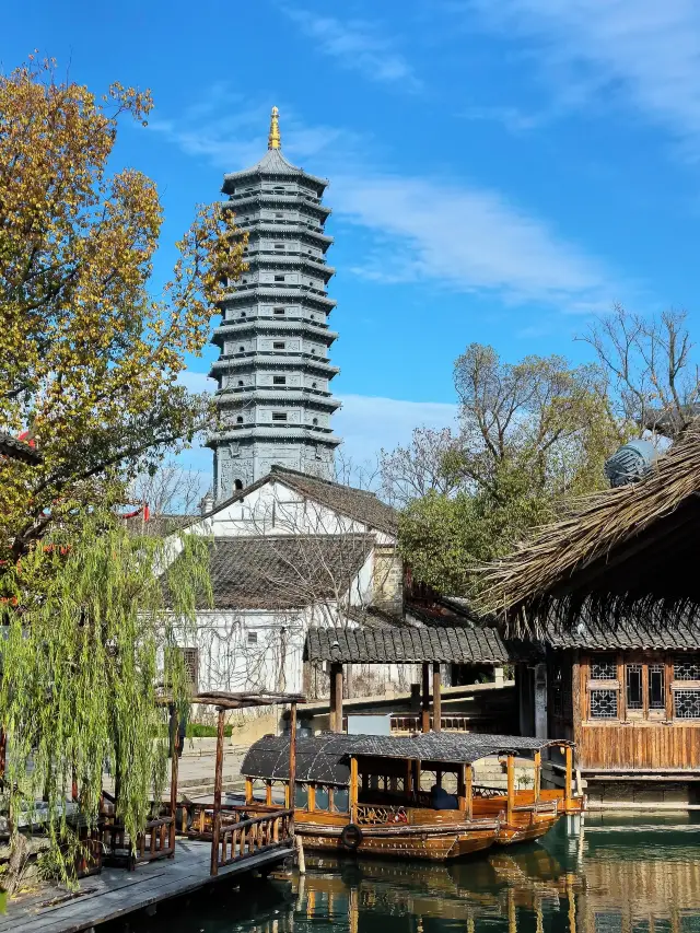 Compared to Wuzhen, I love this quiet and beautiful ancient town that has been around for a thousand years even more