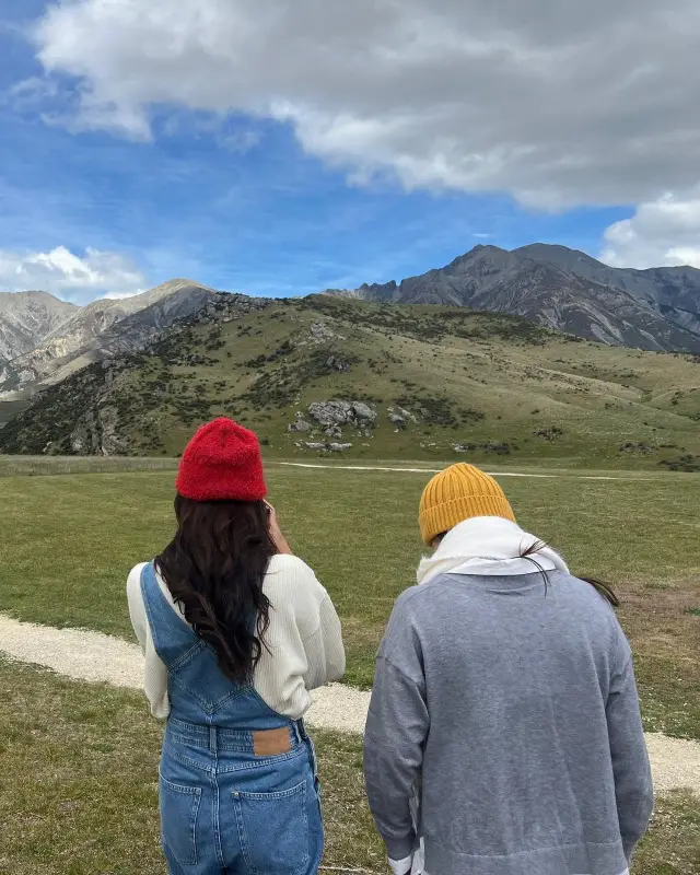 🌄 สัมผัสอิสระที่เขาใหญ่: ทุ่งหญ้ากว้าง ภูเขางดงาม และท้องฟ้าใส 🌿🏞️🌤️