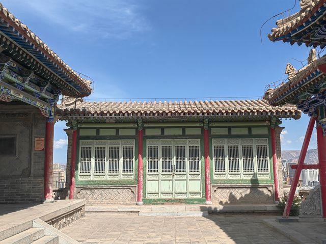 白塔寺，明正統十三年（1448)，由鎮守甘肅內監劉永誠在白塔古剎遺址上重建