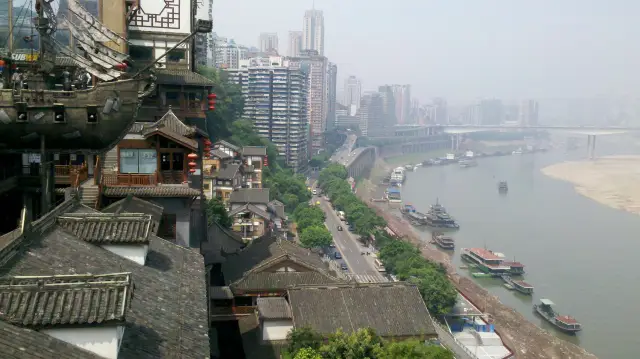 重慶、江の街、山の街