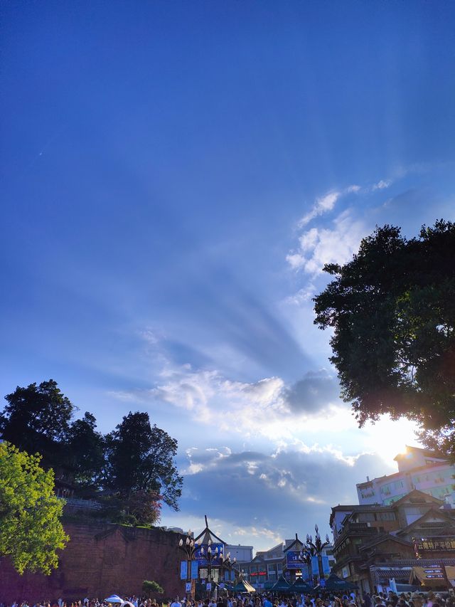 雲南｜麗江古城，花朵，小巷，小橋流水人家